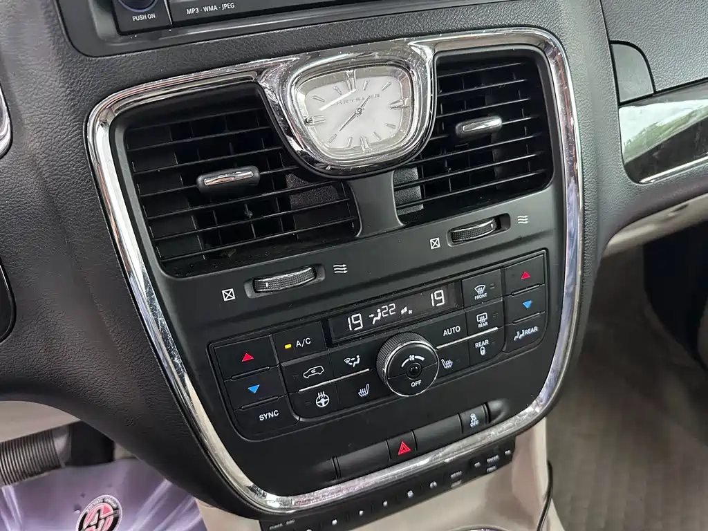 Chrysler Grand Voyager (Import) — миниатюра 11