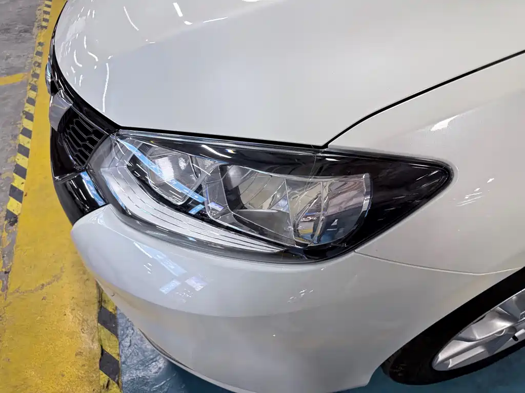 Nissan Tiida — миниатюра 4