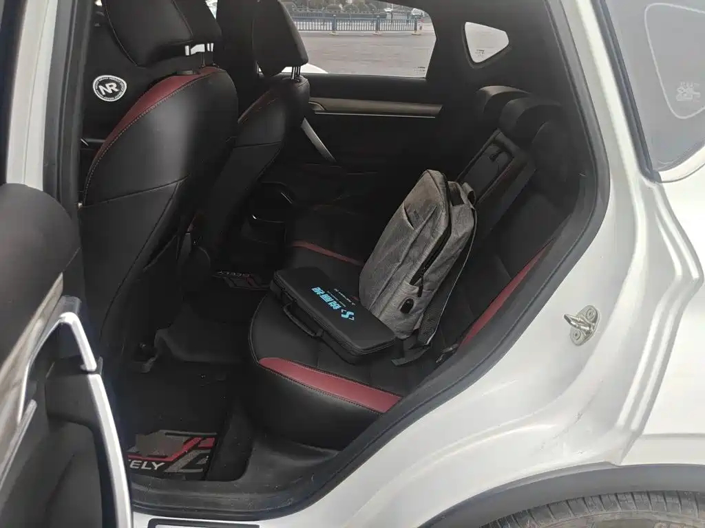Geely Binyue — миниатюра 14