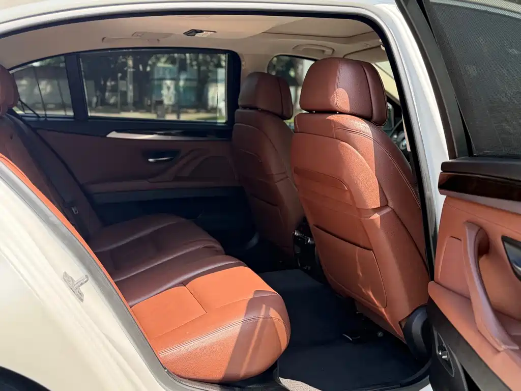BMW 5 Series — миниатюра 14
