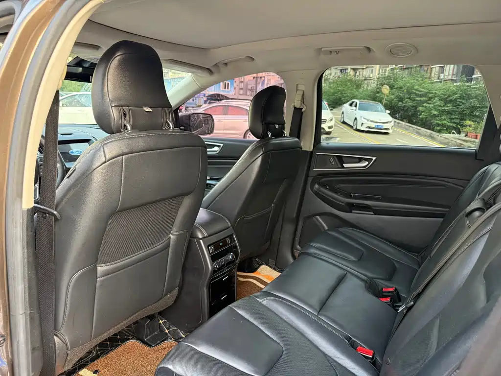 Ford Edge — миниатюра 8