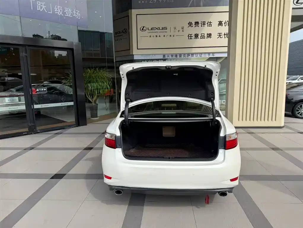 Lexus ES — миниатюра 8