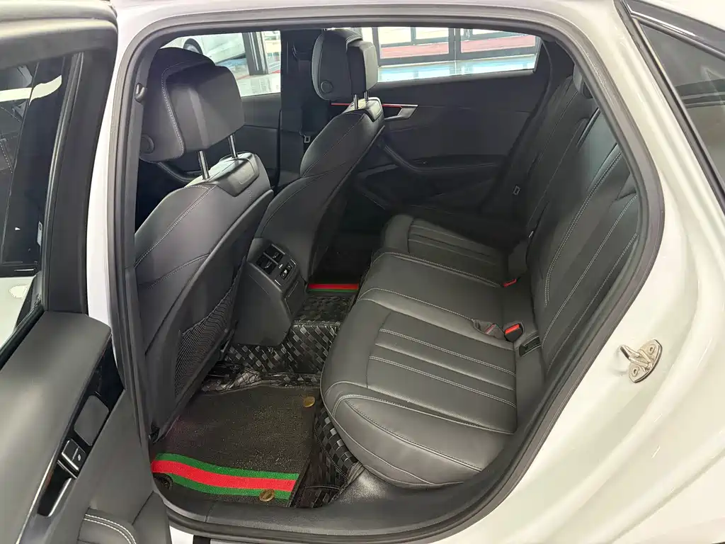 Audi A4L 2024 40 TFSI Luxury
