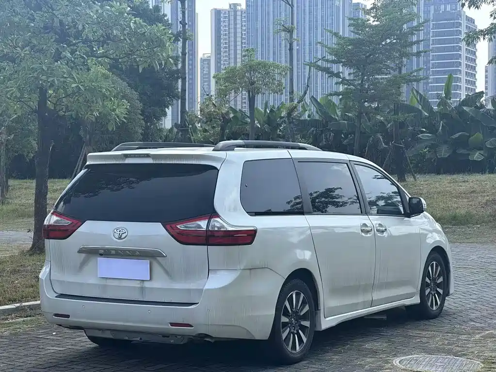 Toyota Sienna — миниатюра 9