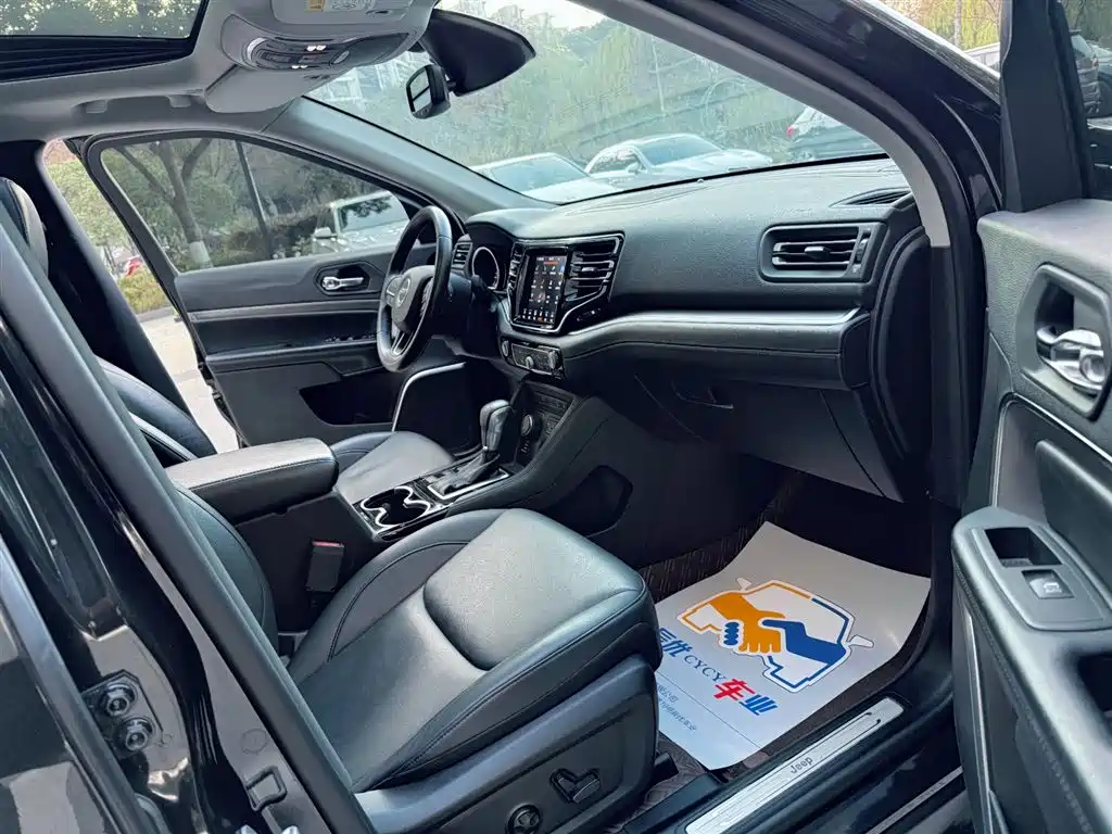 JEEP GRAND COMMANDER