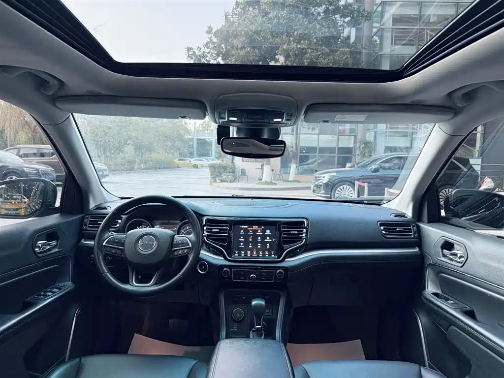 JEEP GRAND COMMANDER