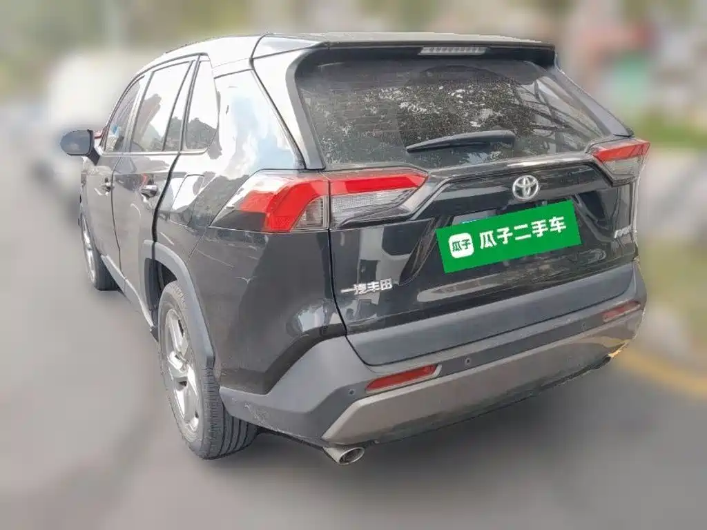Toyota RAV4 — миниатюра 4