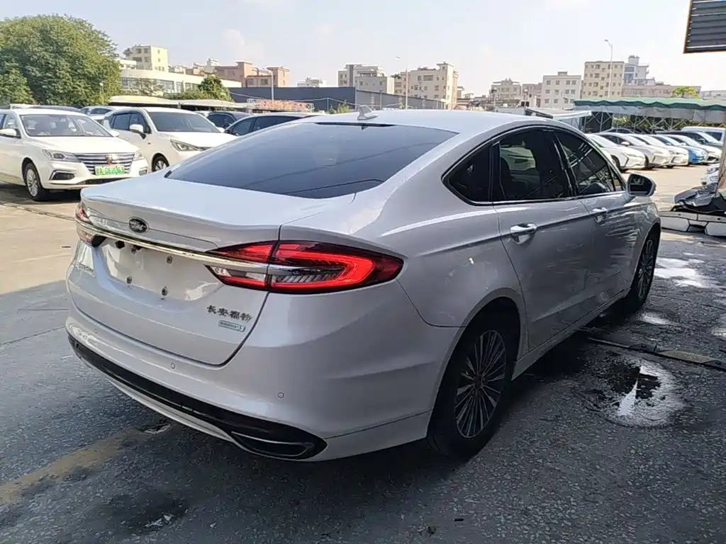 Ford Mondeo — миниатюра 7