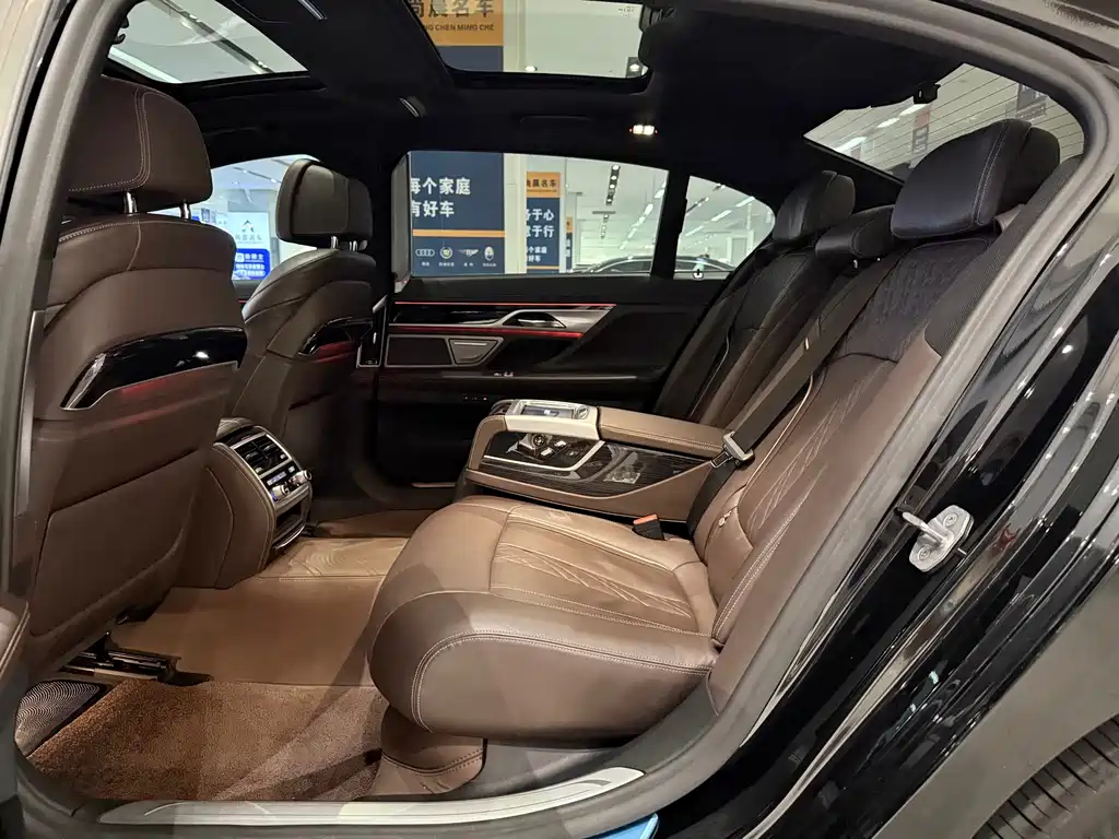 BMW 7 Series — миниатюра 16