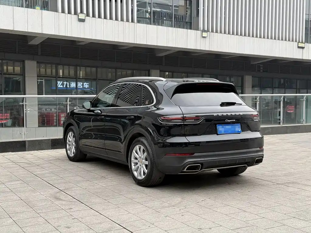 PORSCHE CAYENNE