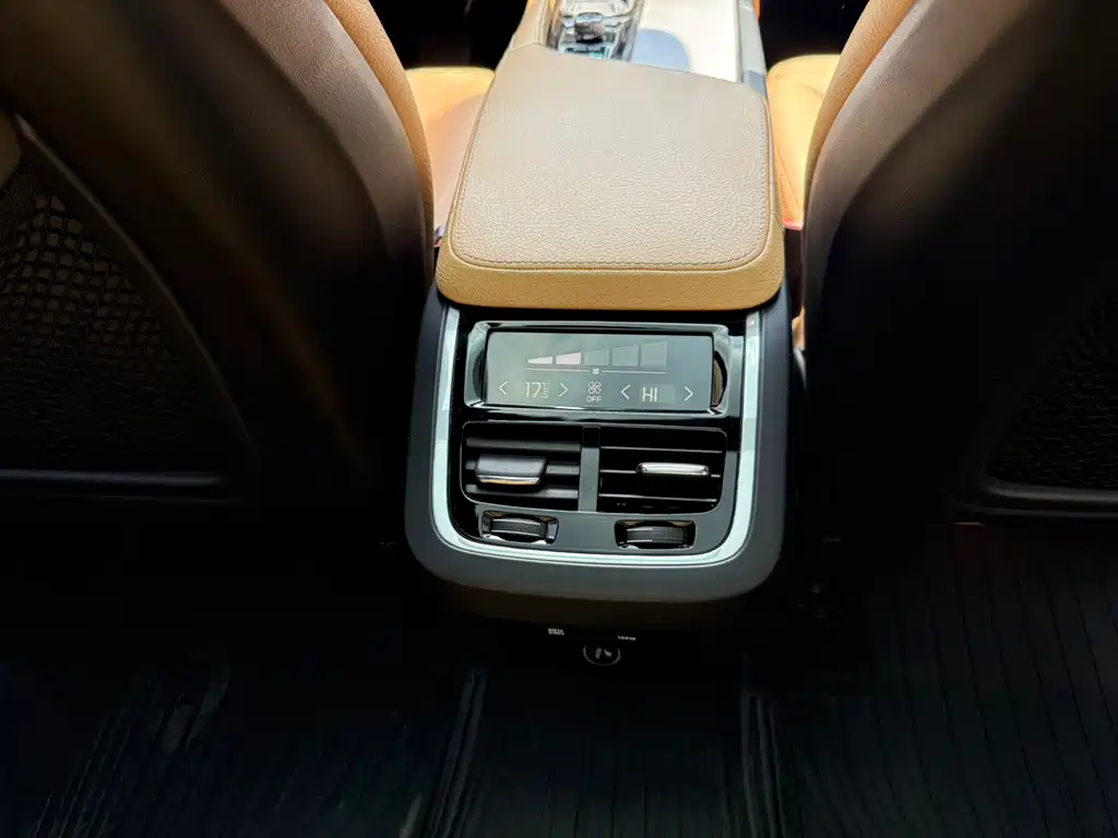Volvo XC90 — миниатюра 18