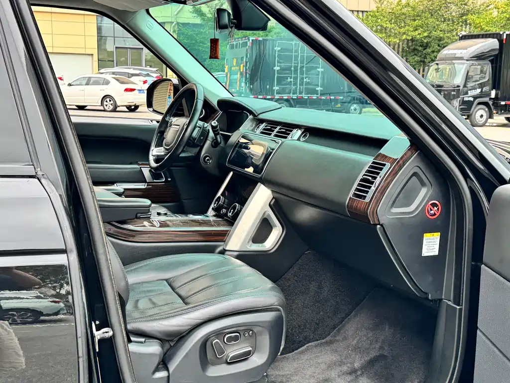 Land Rover Range Rover — миниатюра 13