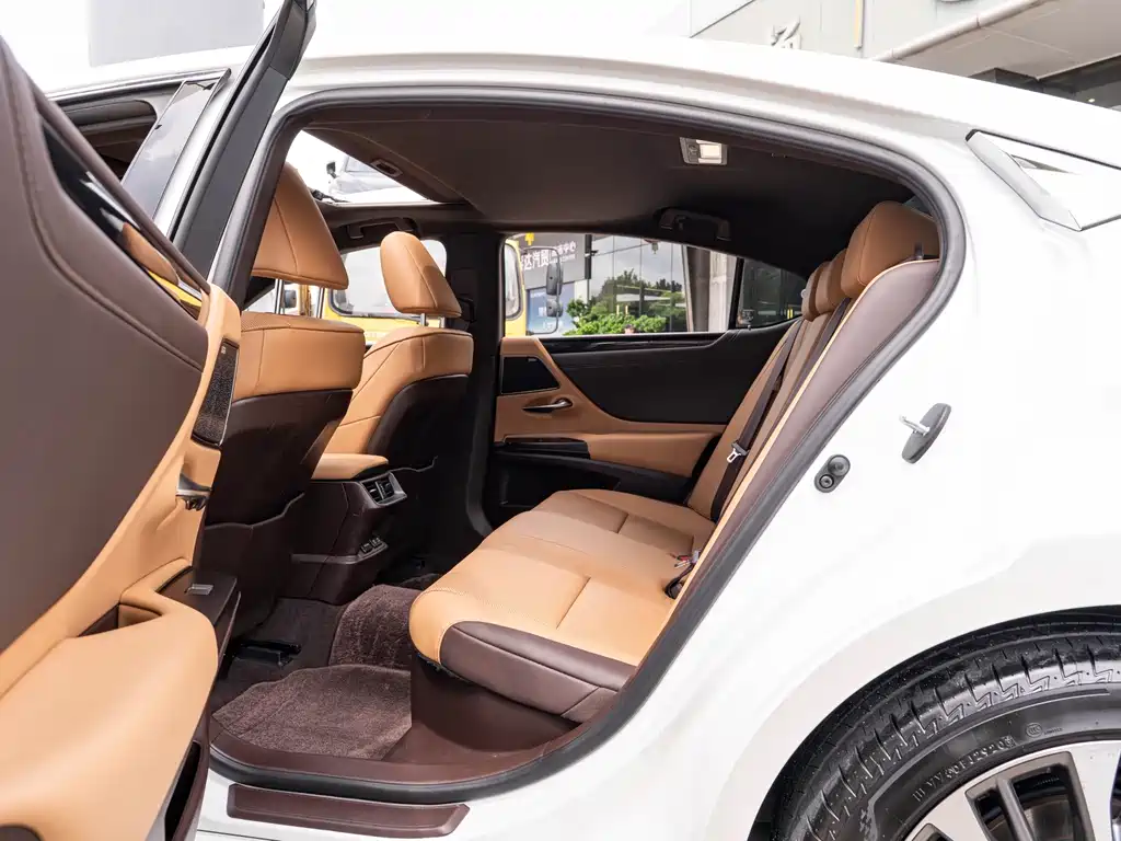 Lexus ES — миниатюра 10