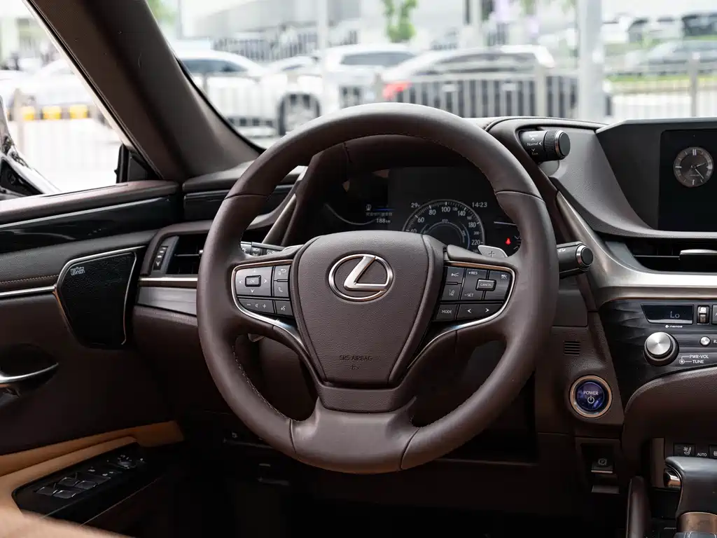Lexus ES — миниатюра 14