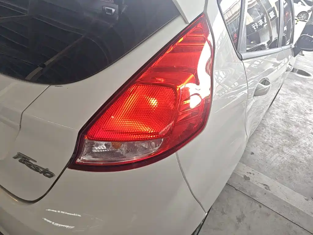 Ford Fiesta — миниатюра 8