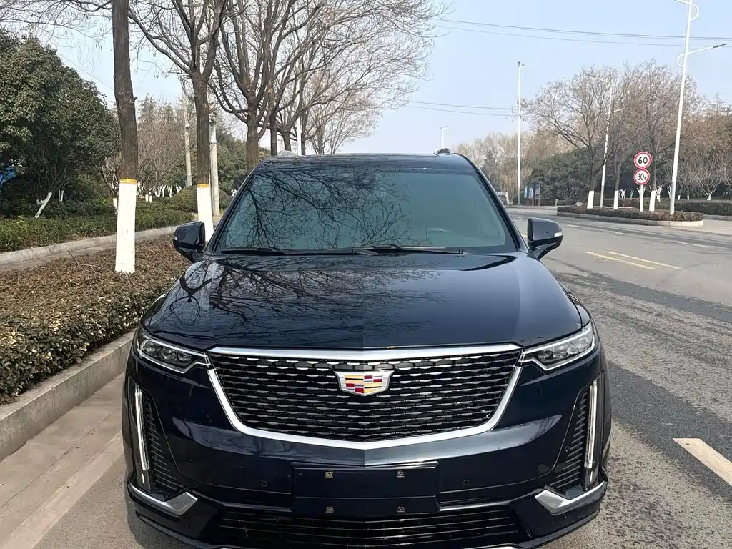CADILLAC XT6