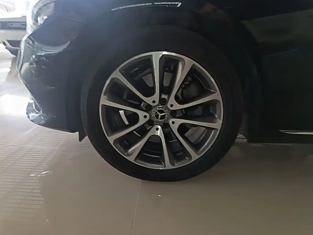 Mercedes-Benz E-Class — миниатюра 23