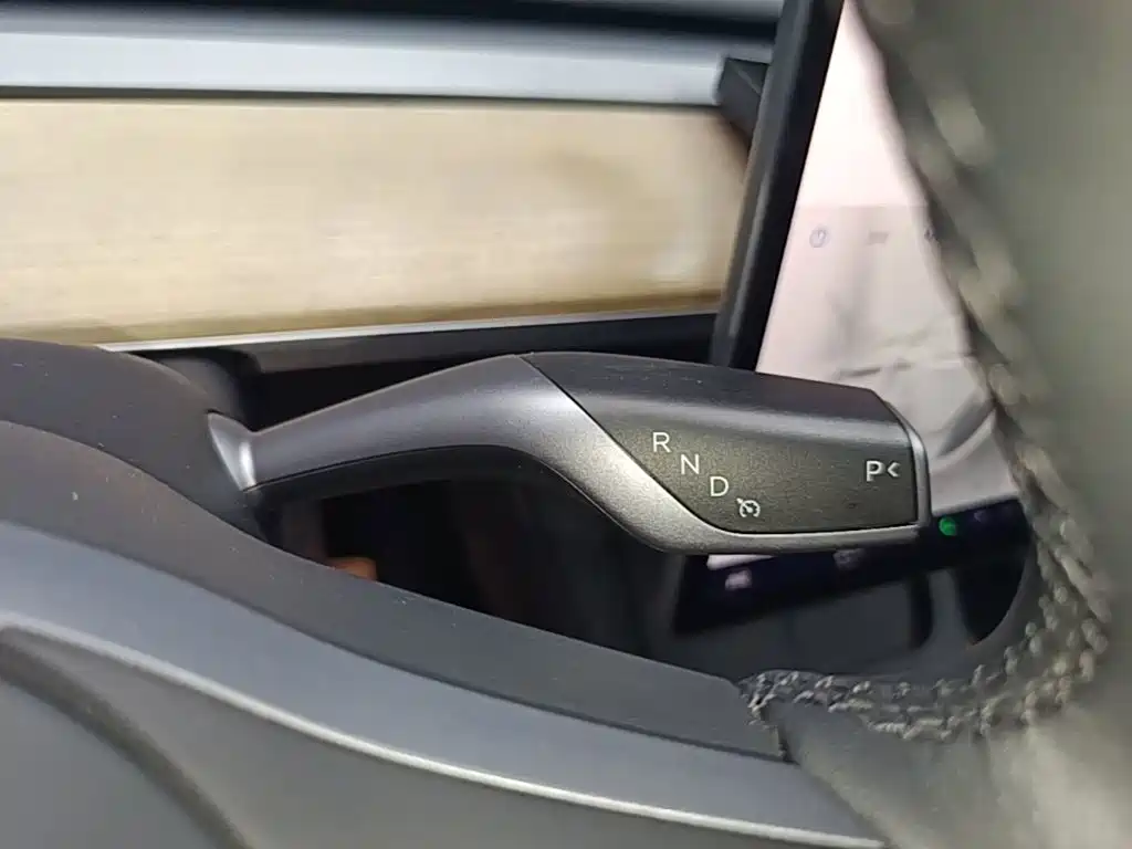 Tesla Model Y — миниатюра 14