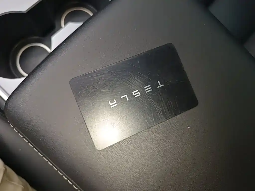 Tesla Model Y — миниатюра 9