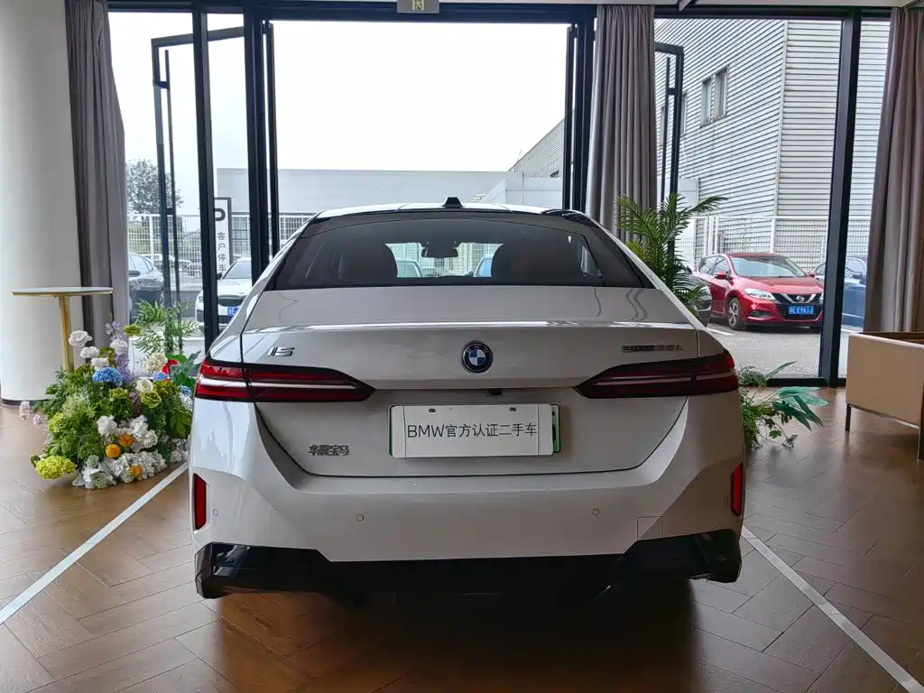 BMW i5 — миниатюра 5