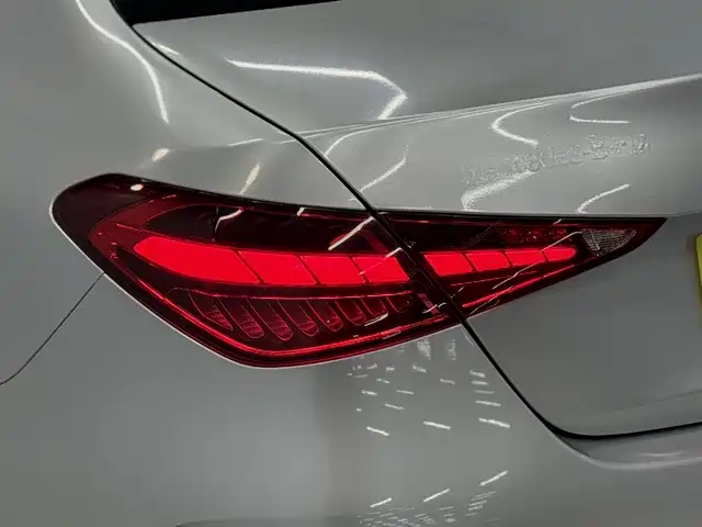 Mercedes-Benz C-Class — миниатюра 12