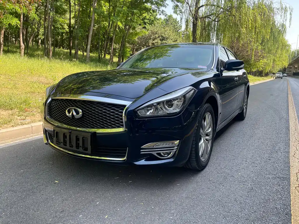 Infiniti Q70 2018