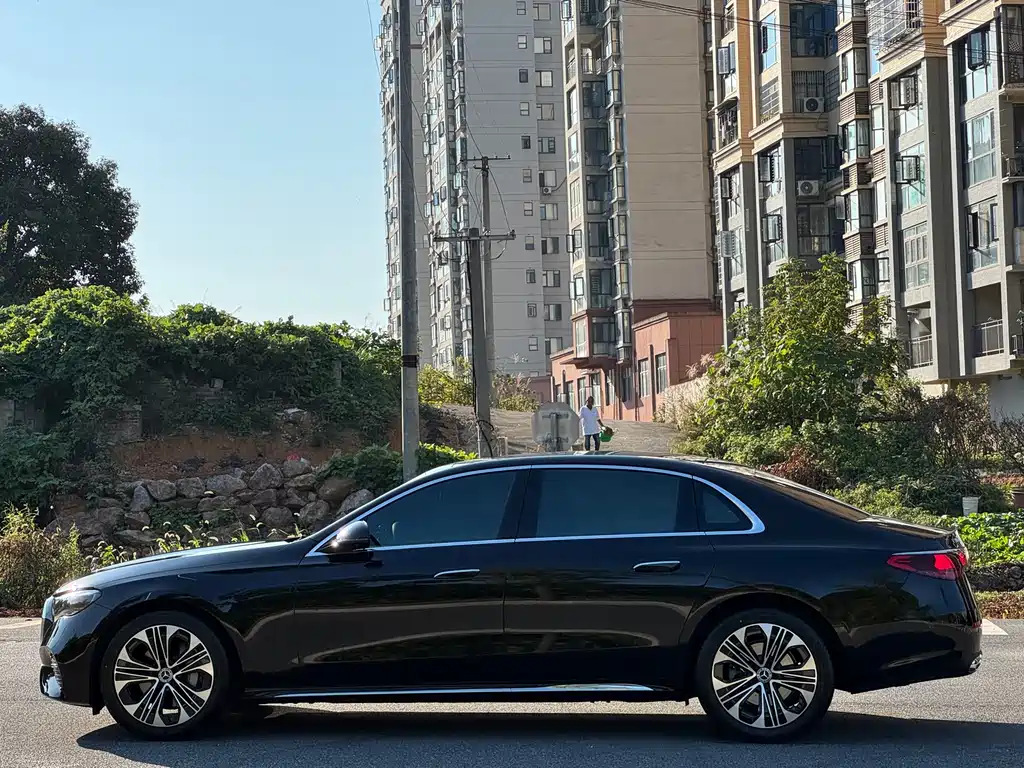 Mercedes-Benz E-Class — миниатюра 5