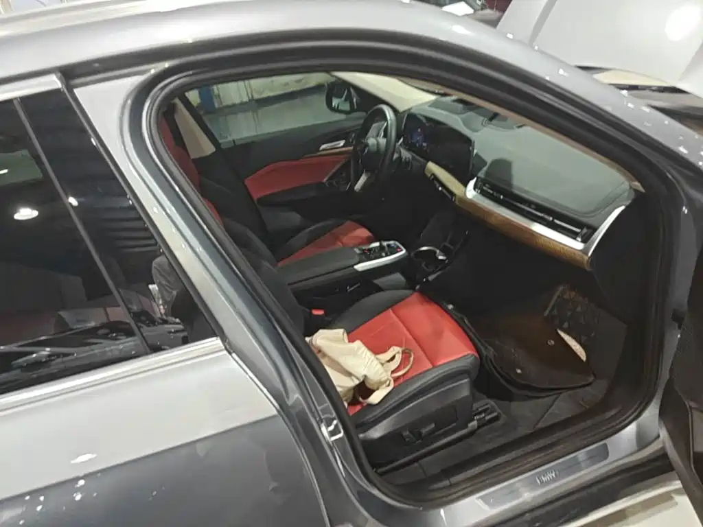 BMW iX1 — миниатюра 9