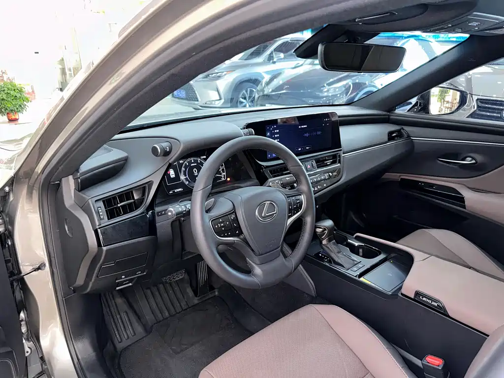 Lexus ES — миниатюра 7