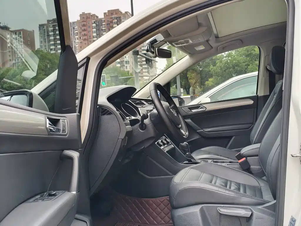 Volkswagen Touran — миниатюра 5