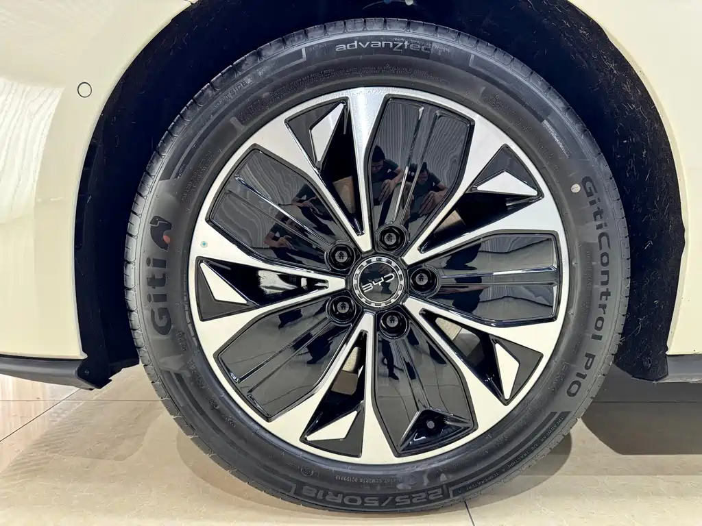 BYD 海豹07 EV — миниатюра 25