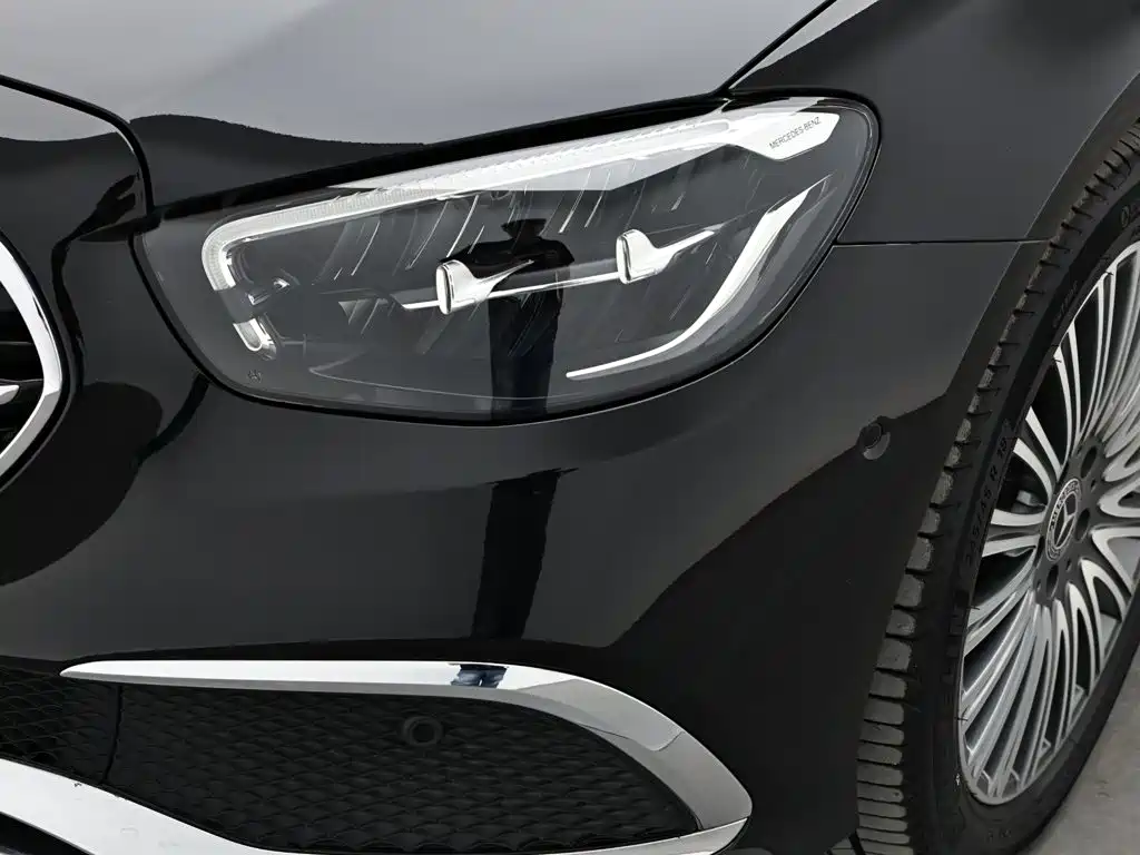 Mercedes-Benz E-Class — миниатюра 17