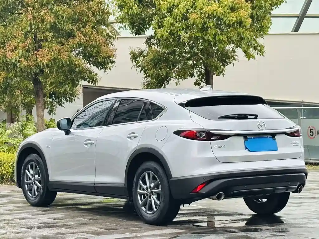 MAZDA CX 4