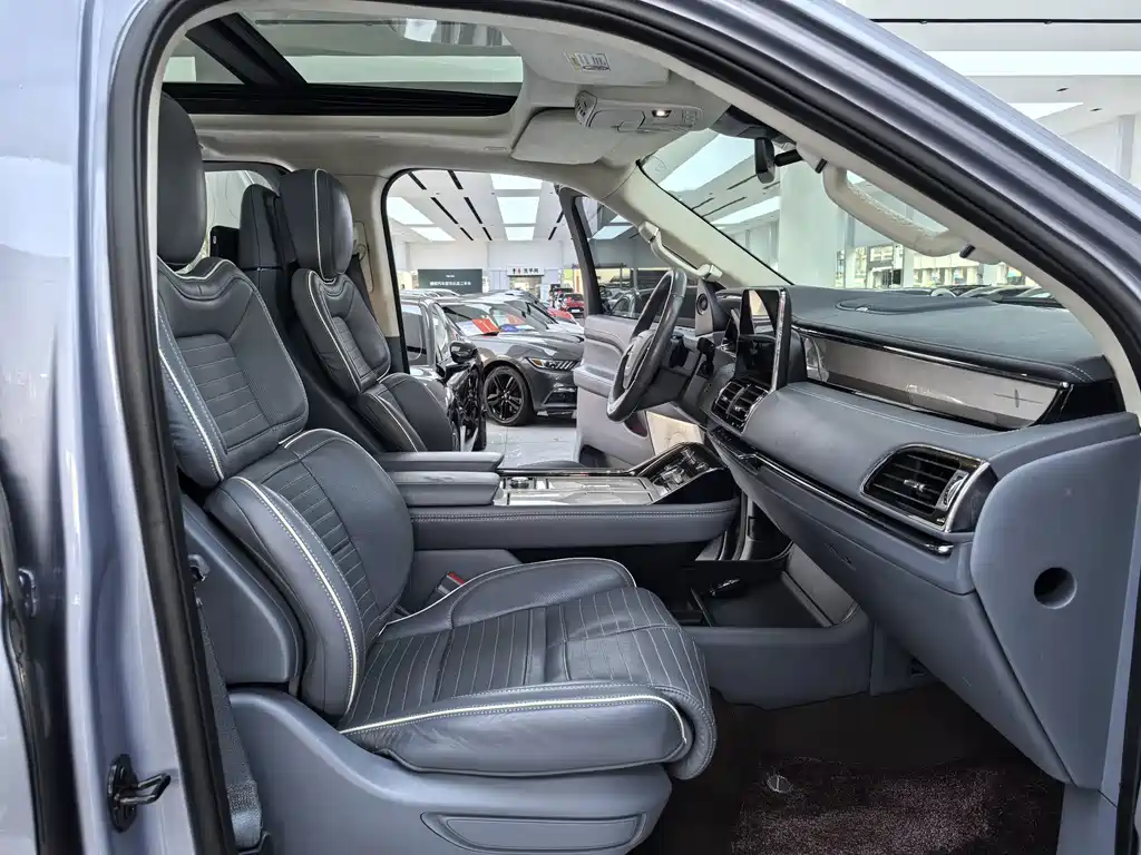 Lincoln Navigator — миниатюра 12