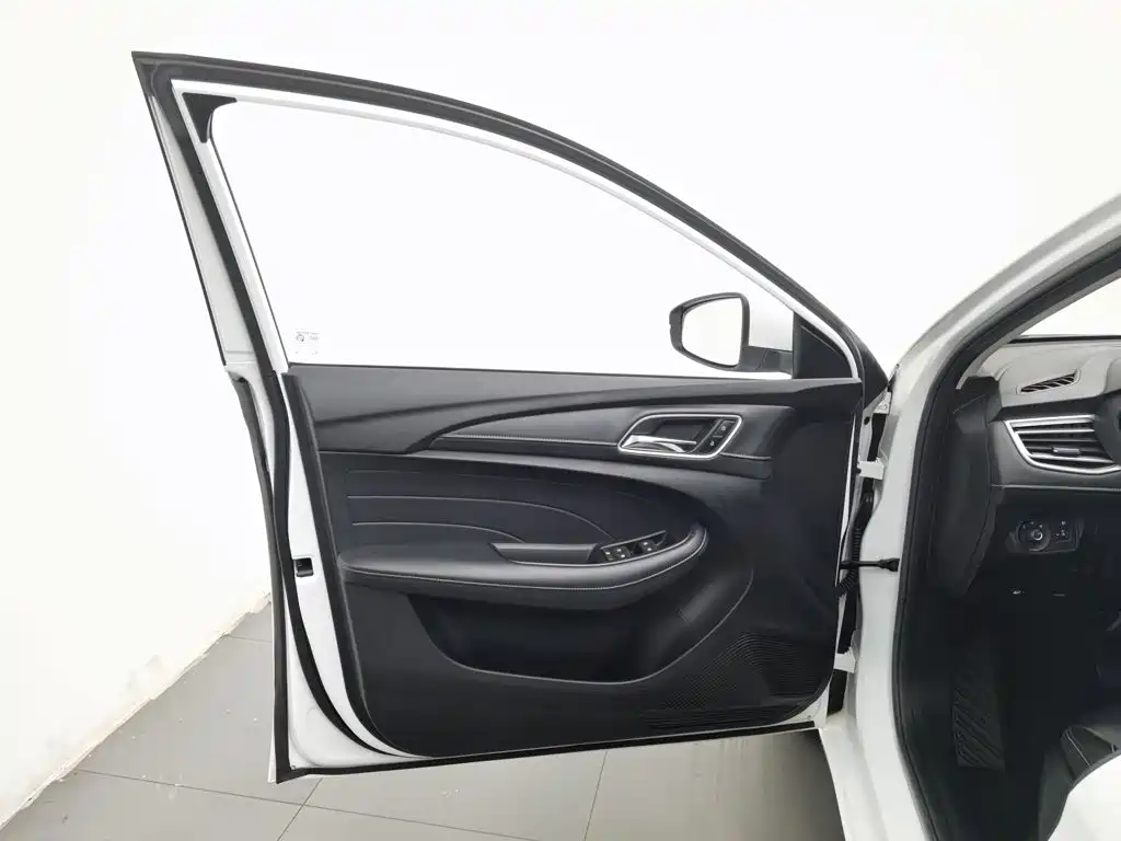 Roewe i5 — миниатюра 8