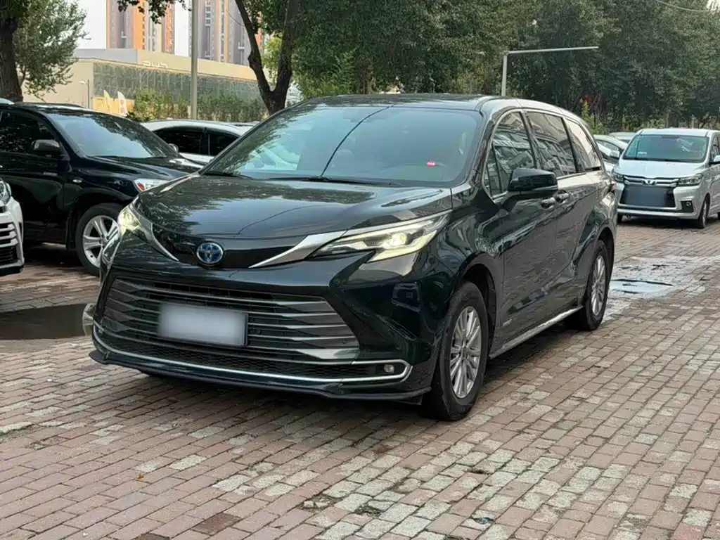 Toyota Sienna — миниатюра 3
