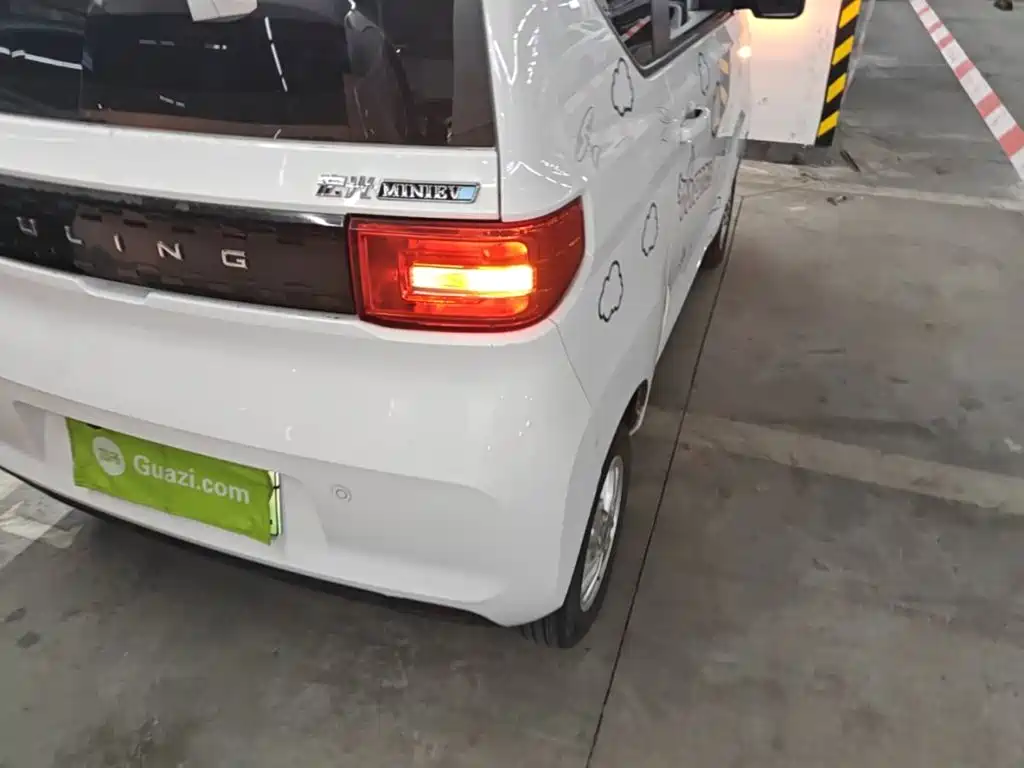 Wuling MINIEV — миниатюра 8