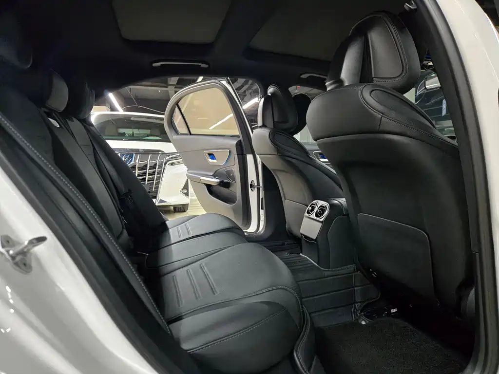 Mercedes-Benz C-Class — миниатюра 11