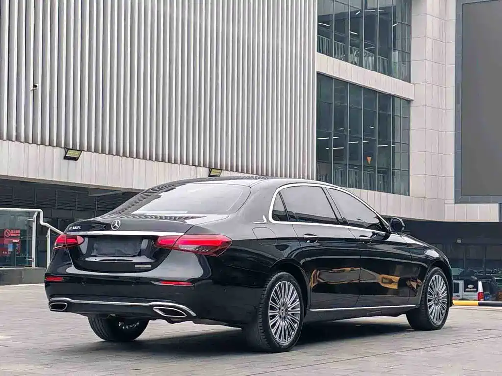 Mercedes-Benz E-Class — миниатюра 10