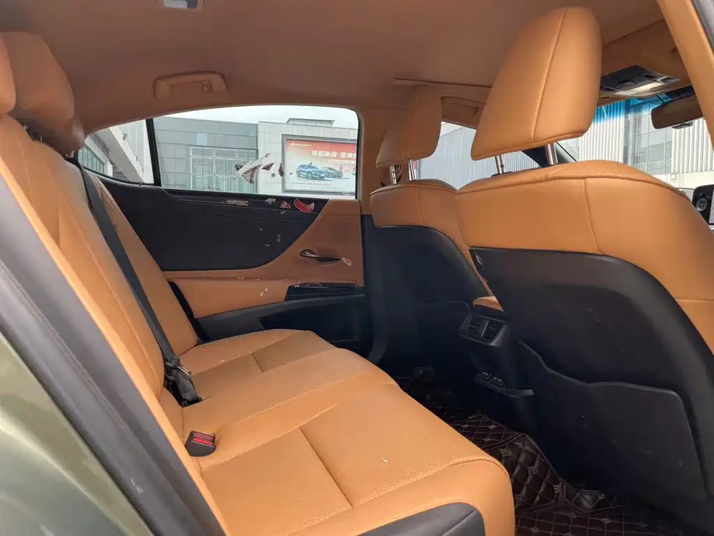 Lexus ES — миниатюра 7