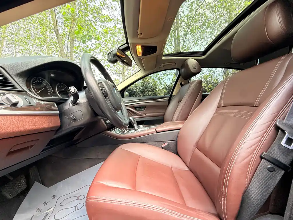 BMW 5 Series — миниатюра 6