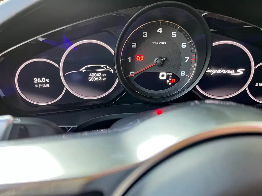 Porsche Cayenne — миниатюра 10
