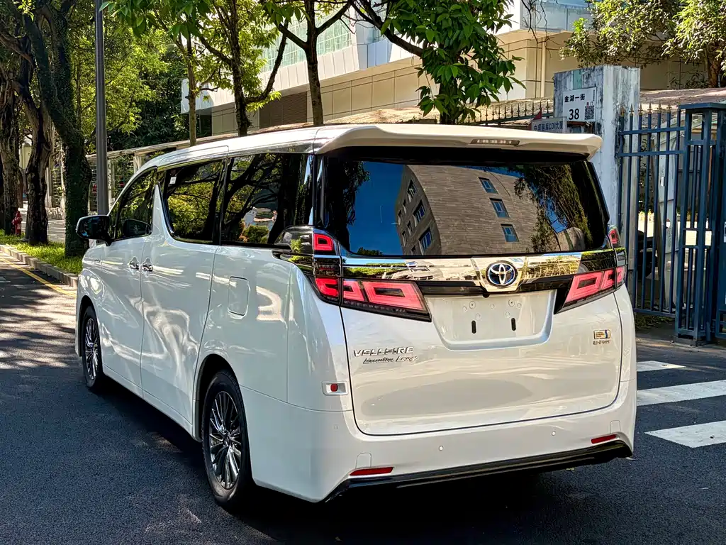 Toyota Vellfire — миниатюра 16