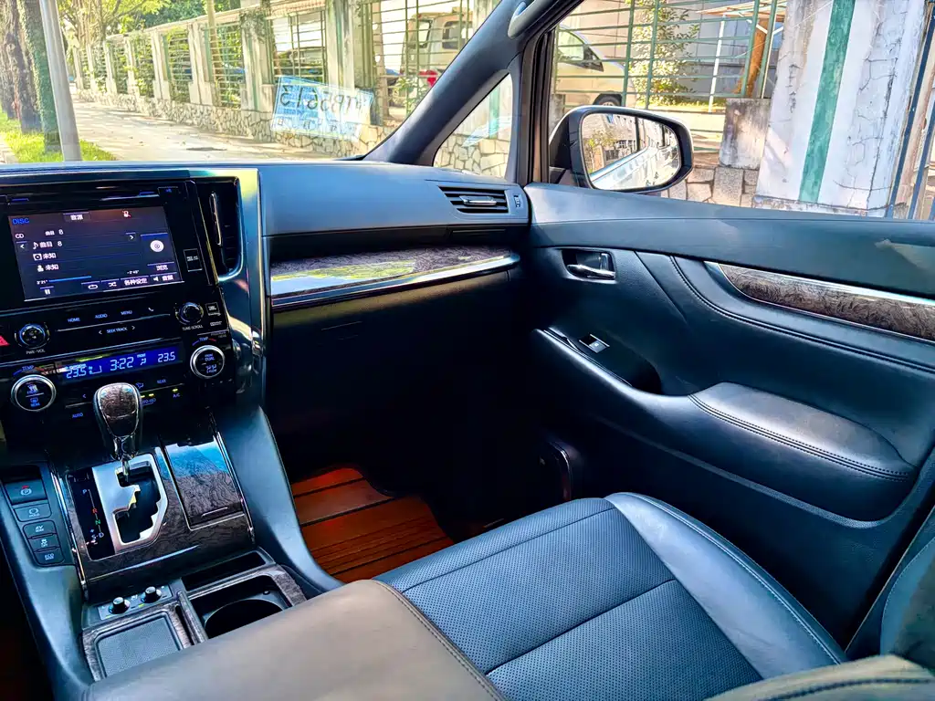 Toyota Vellfire — миниатюра 11