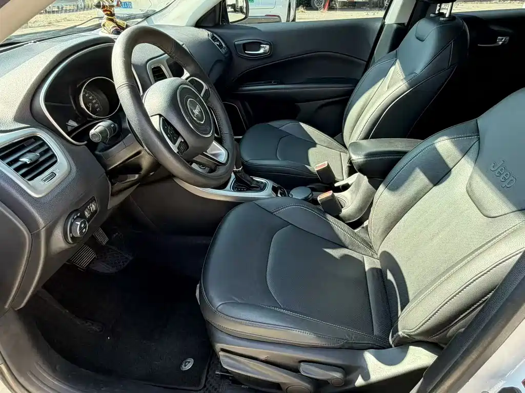 Jeep Compass — миниатюра 9