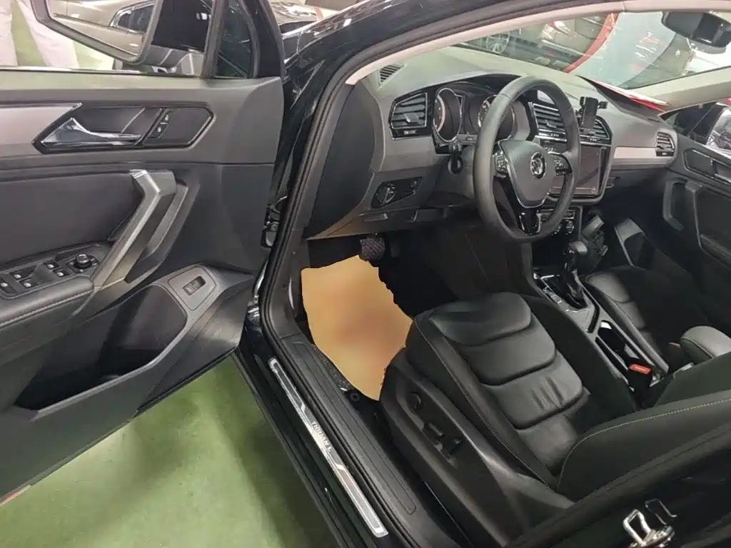 Volkswagen Tiguan L — миниатюра 16
