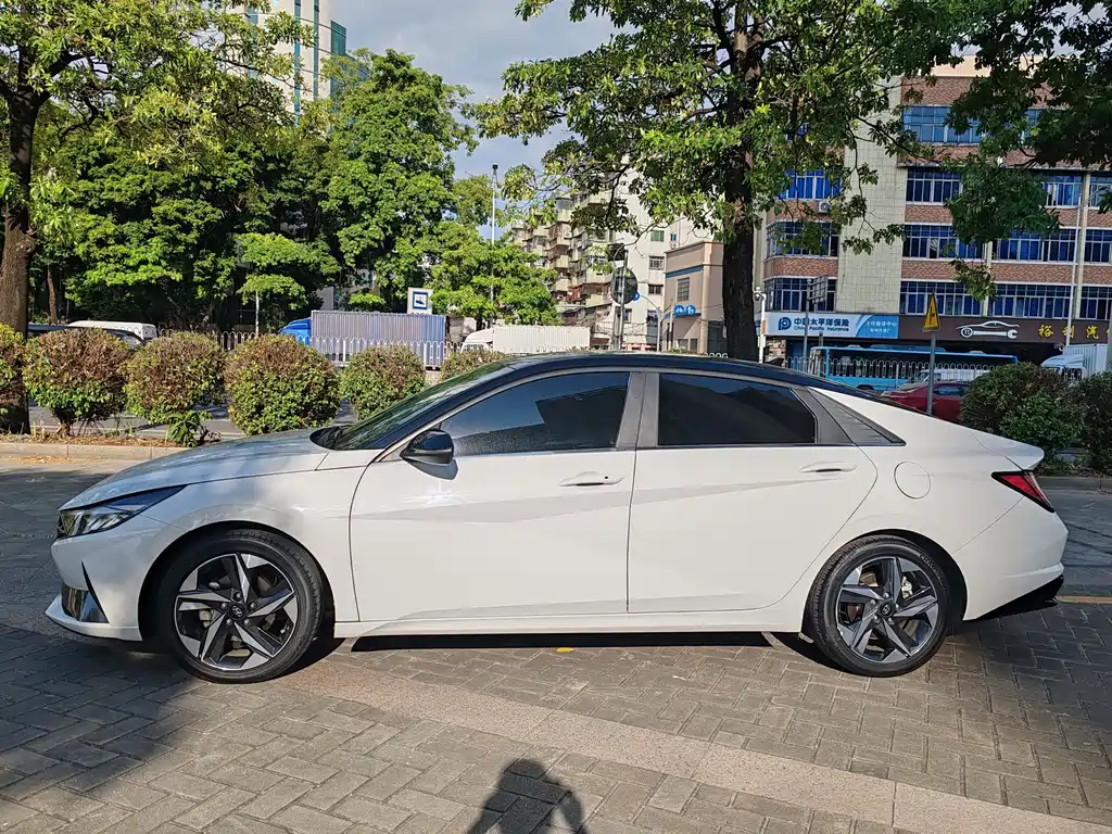 Hyundai Elantra — миниатюра 4