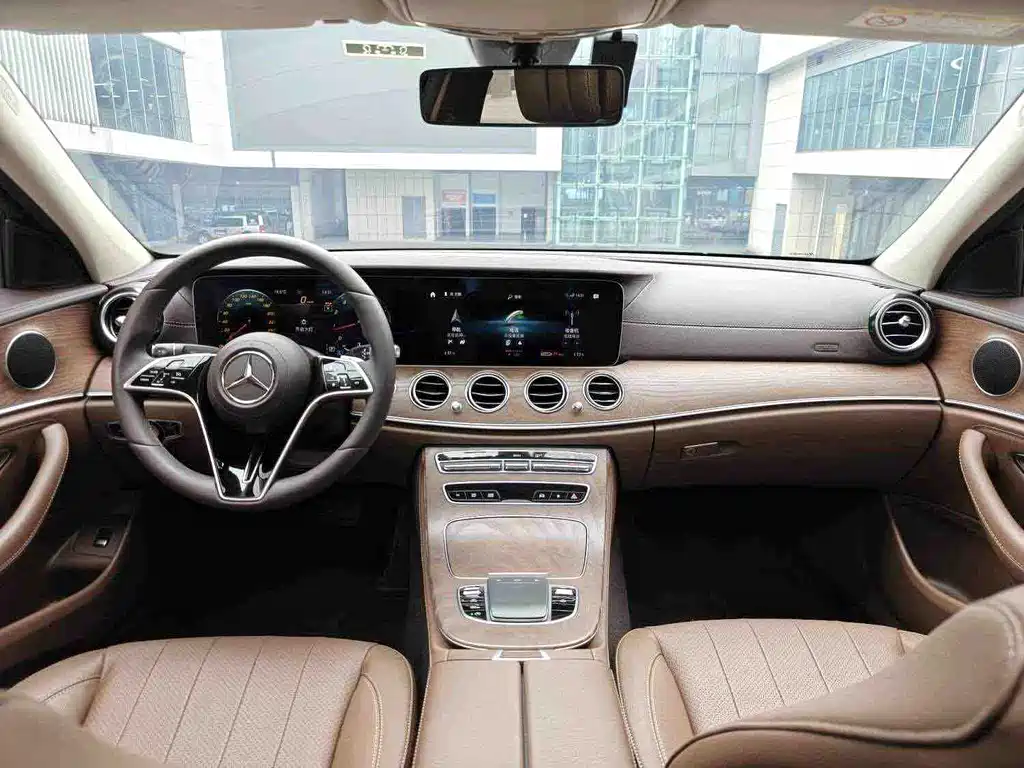 Mercedes-Benz E-Class — миниатюра 6