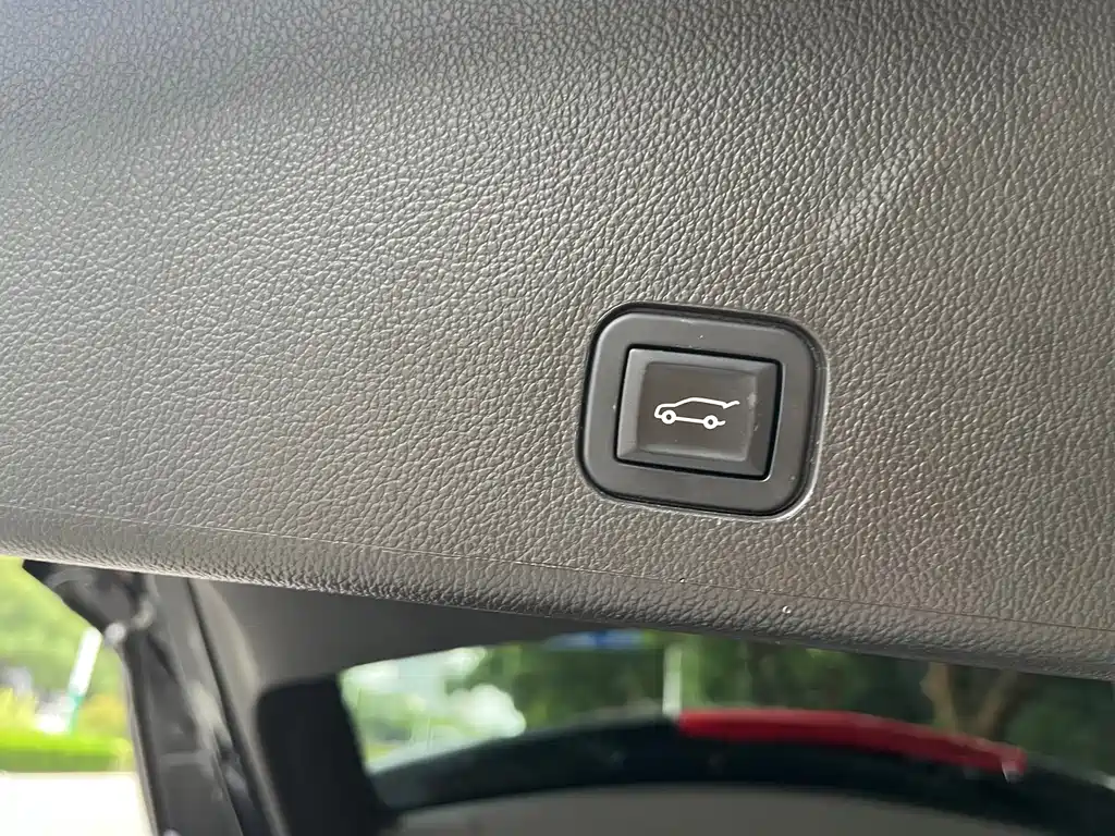 Cadillac SRX — миниатюра 11