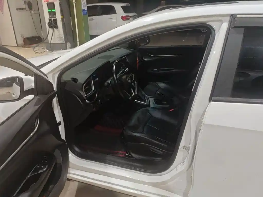 Buick Excelle — миниатюра 3